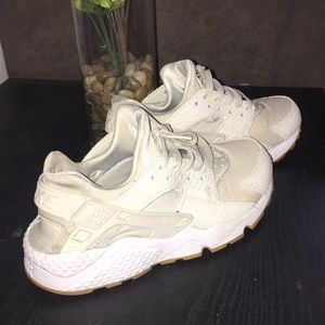 Huaraches women bone sand color and white